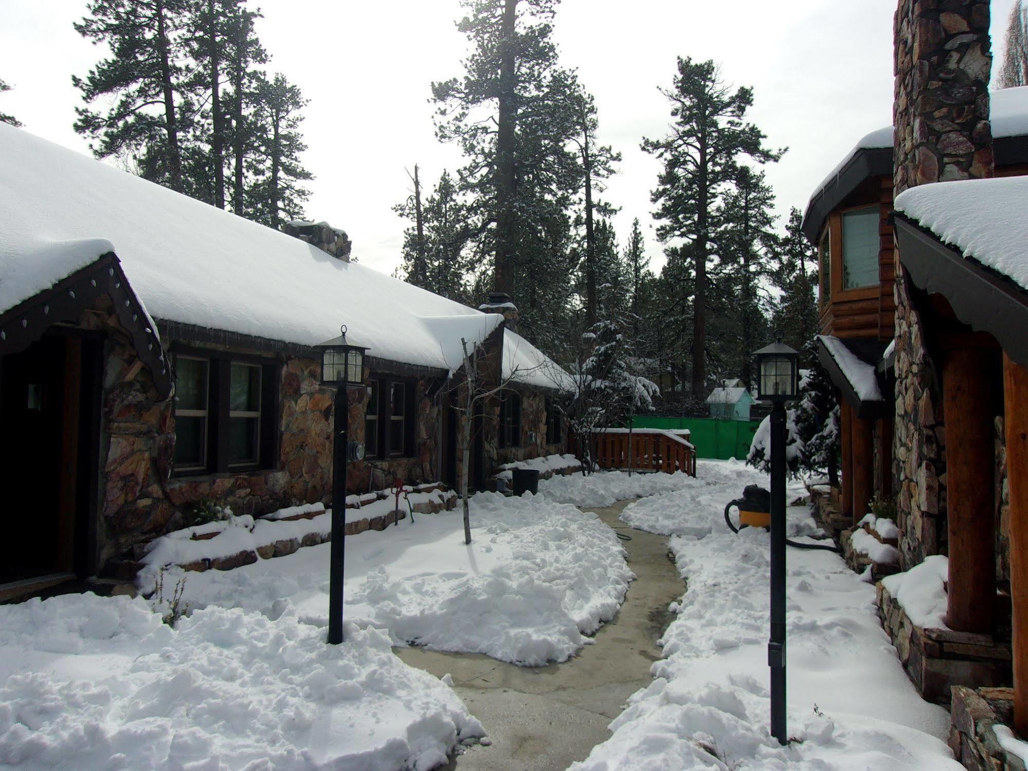 Embers Lodge & Cabins Биг Бэар Лейк Экстерьер фото