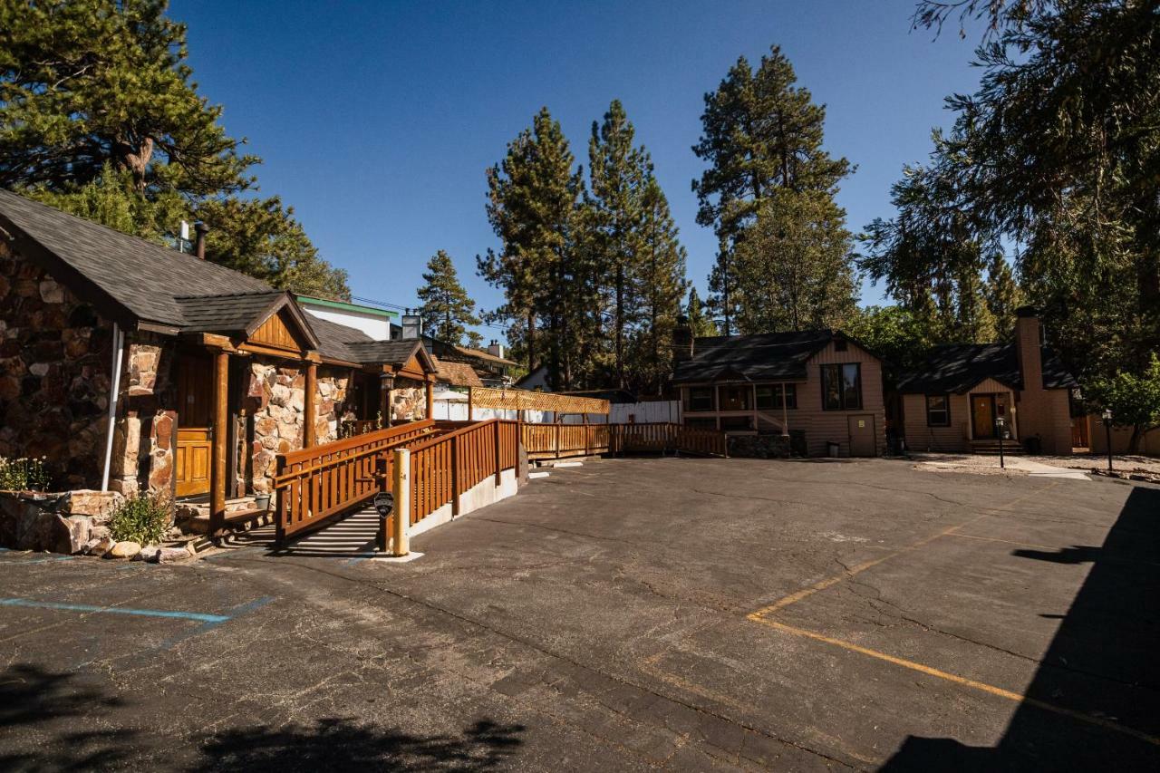 Embers Lodge & Cabins Биг Бэар Лейк Экстерьер фото