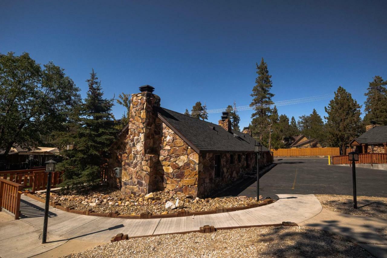 Embers Lodge & Cabins Биг Бэар Лейк Экстерьер фото